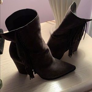 Dolce Vita Gray Suede fringe bootie size 9 1/2